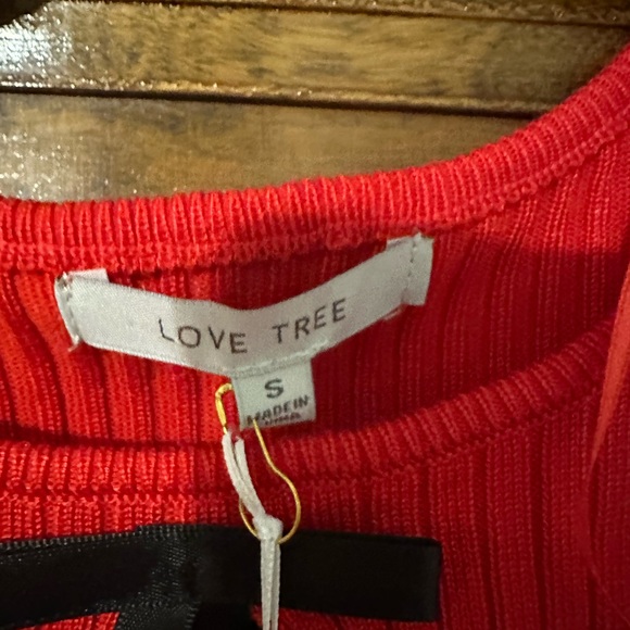 Red Top - Picture 2 of 2